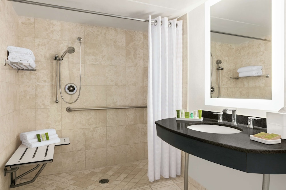 Room, 2 Queen Beds, Accessible (Mobility, Roll-In Shower) - Photo 4