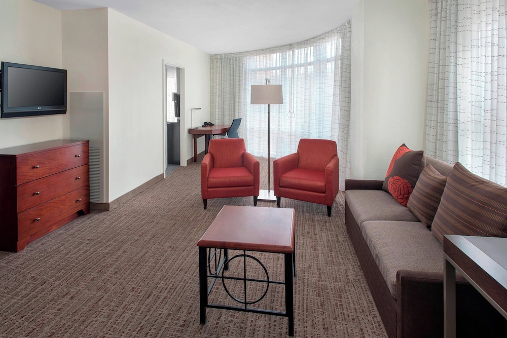 Suite, 2 Bedrooms - Photo 1
