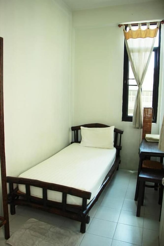 Fanned Single with window Shared Bathroom