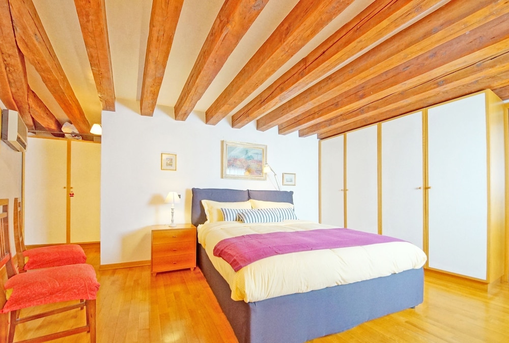 Duplex, 2 Bedrooms, Canal View, Garden Area photo 1