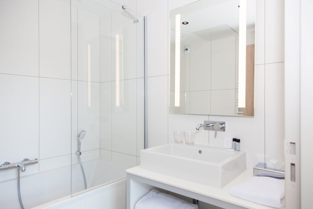 Premium Twin Room, 2 Twin Beds, Private Bathroom, Garden View photo 2