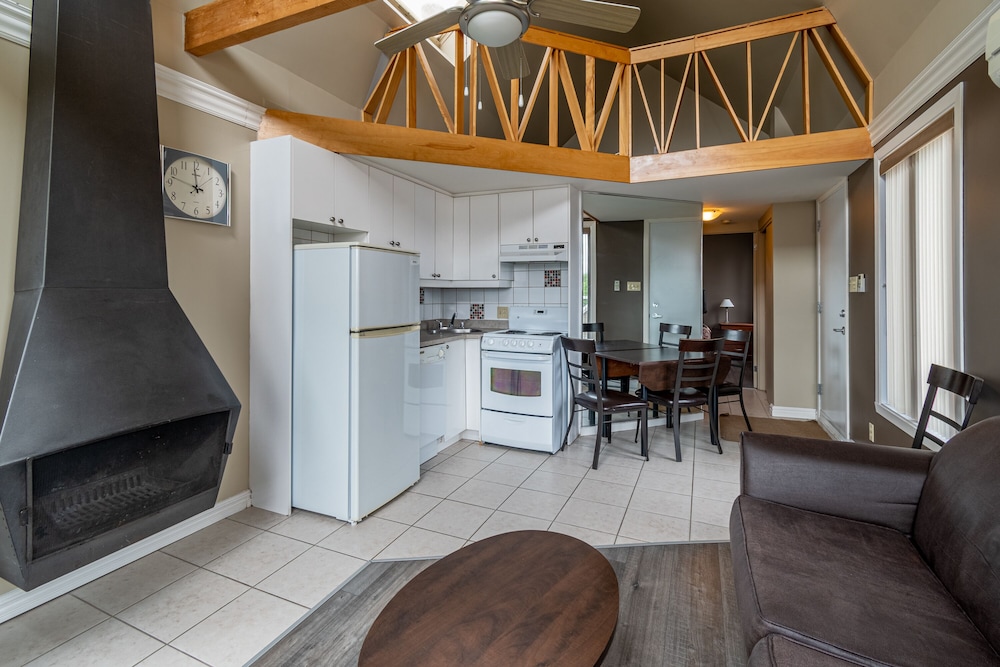 Condo, 1 Bedroom, Kitchen photo 2