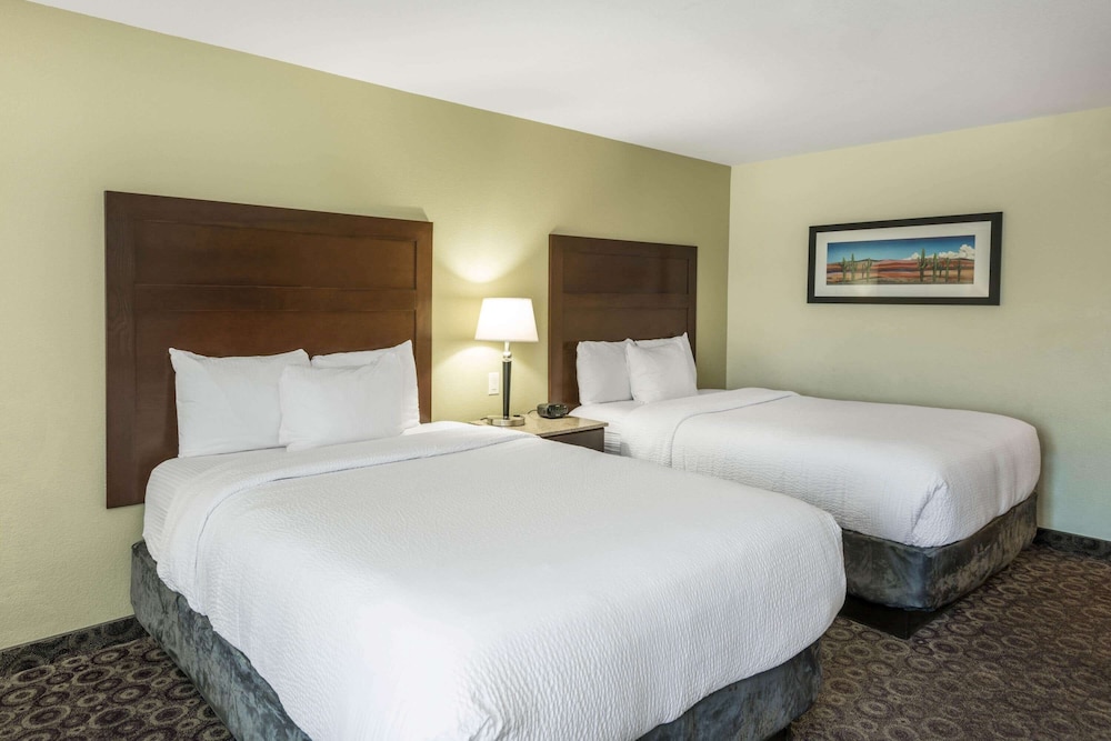Room, 2 Queen Beds, Non Smoking - Photo 2