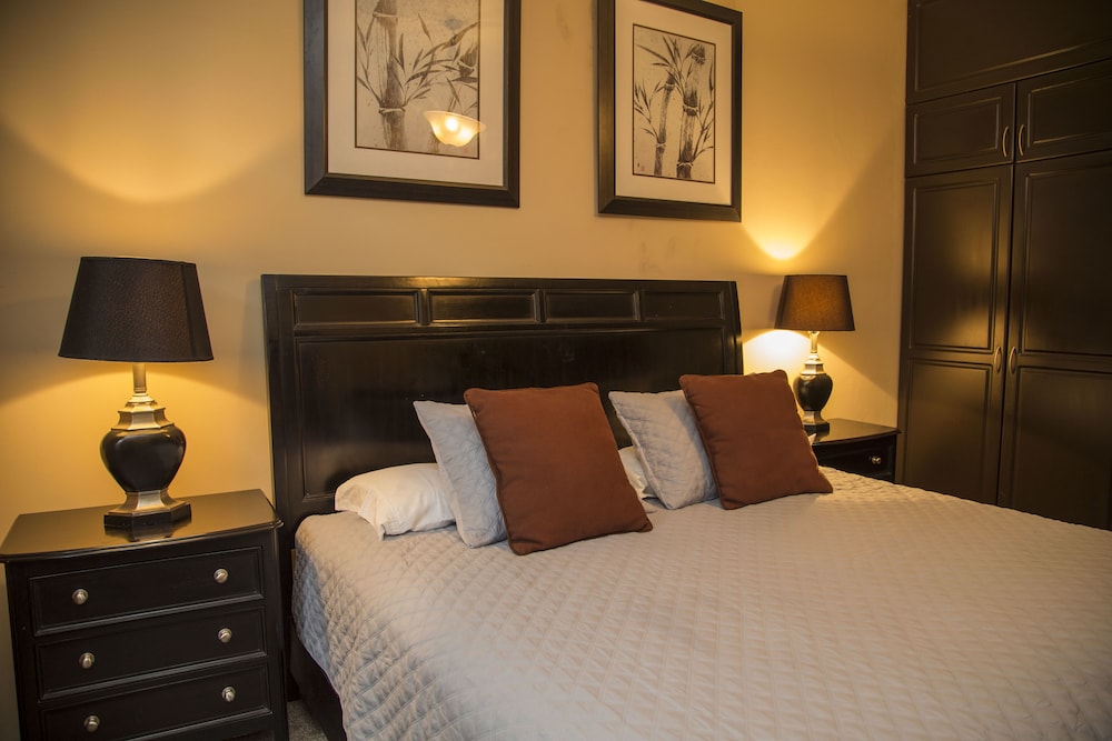 Standard Room, 1 Queen Bed photo 3