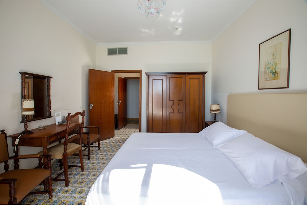 Standard Double Room Single Use, Ocean View photo 3