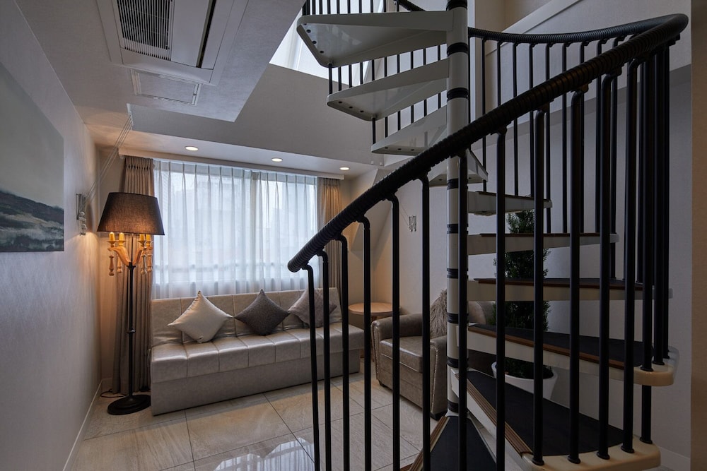 Penthouse Maisonette  Non Smoking-No Daily Cleaning (2 Semi-double) Ex Bed for 3rd Adults and More