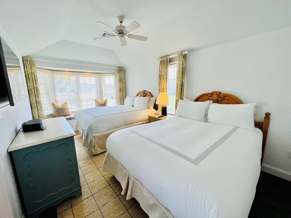 Suite, 2 Queen Beds, Ocean View (Cottage, Main Inn Side)