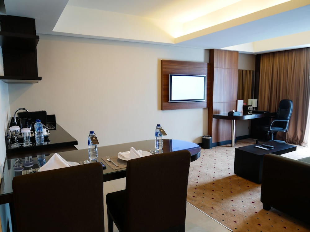 Junior Suite, 1 Double Bed, Non Smoking, City View photo 2