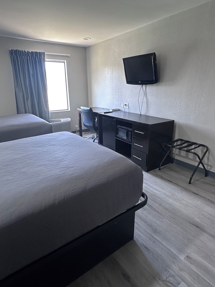 Standard Room, 2 Double Beds, Non Smoking photo 3
