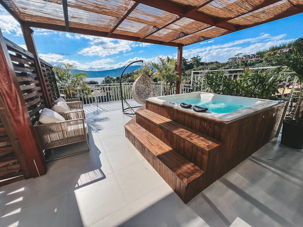 Luxury Bungalow, Jetted Tub, Lagoon View photo 2