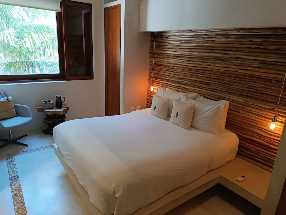 Junior Room, Partial Ocean View