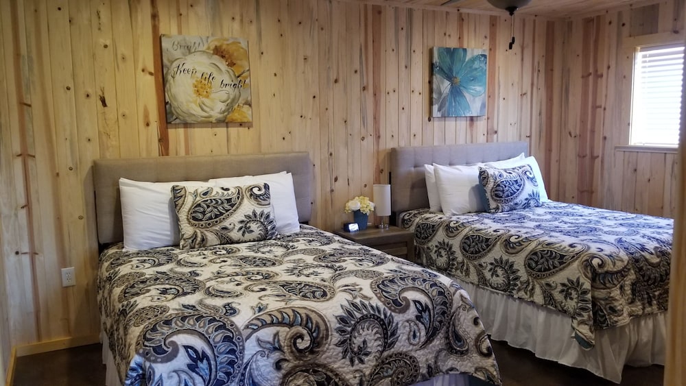 Cabin 10 photo 1