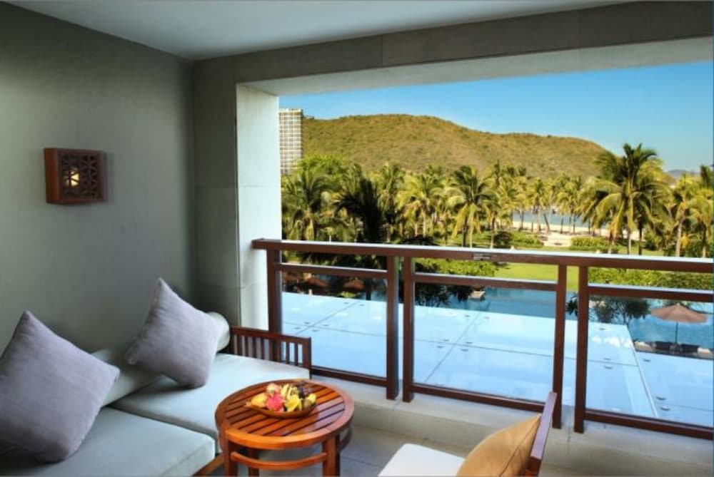 Premier Pool View Room photo 2