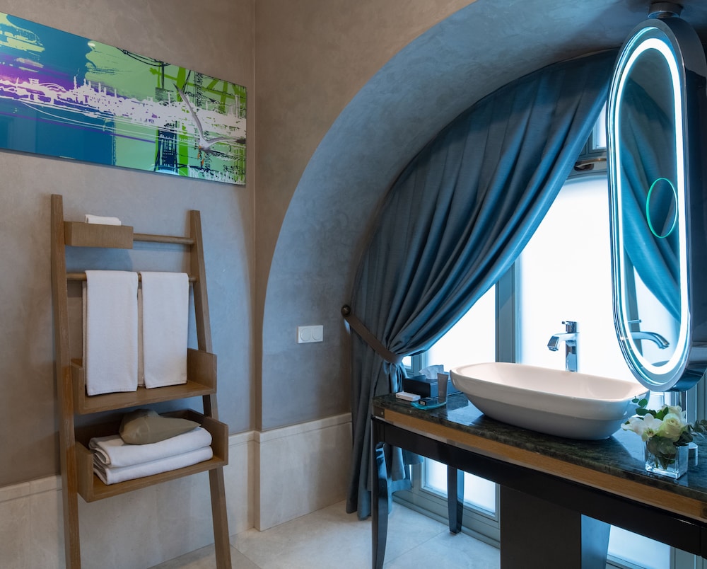 Superior Room, 1 Queen Bed (Premier Room)