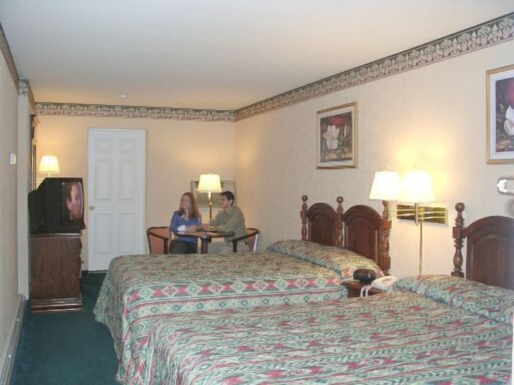 Deluxe Room, 2 Queen Beds, Refrigerator & Microwave