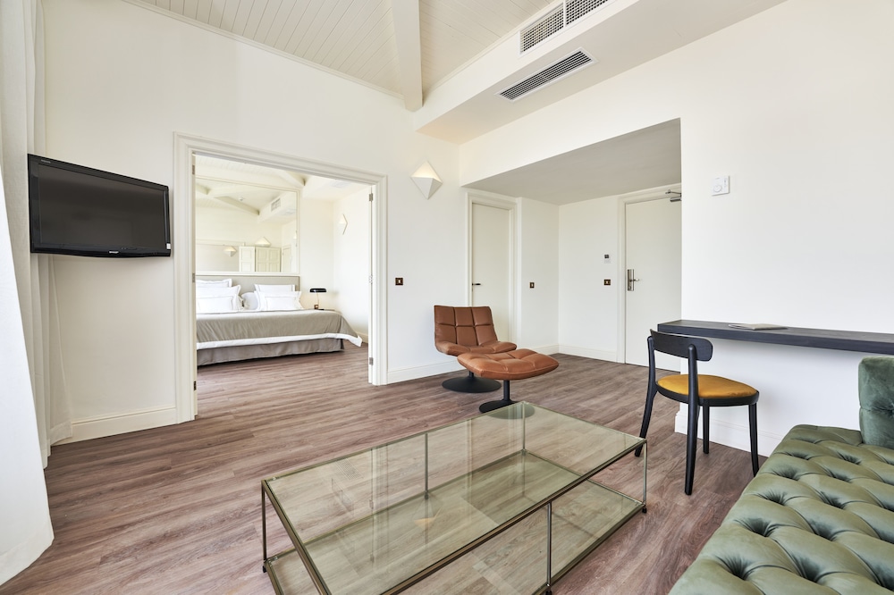 Double Room, Balcony, Partial Sea View - Photo 2