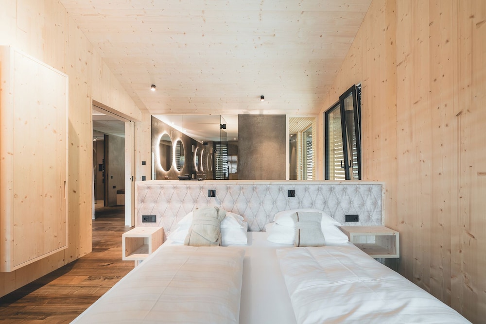 Luxury Suite, Balcony