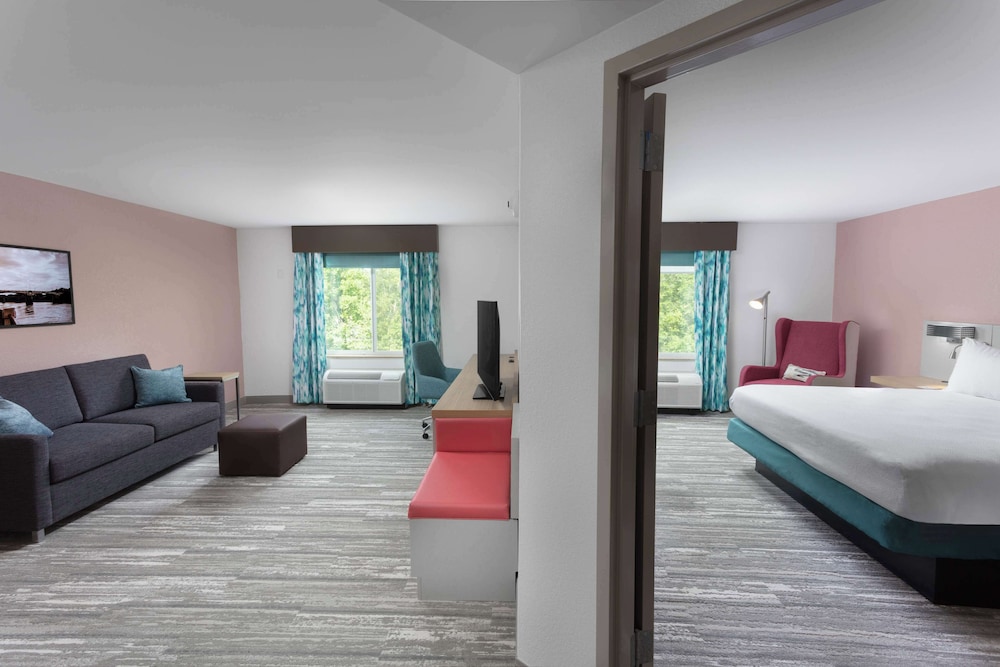 Junior Suite, 1 King Bed, Non Smoking - Photo 1