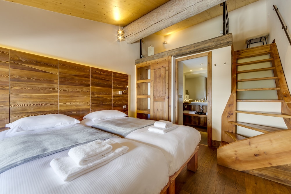 Triple Room, Mezzanine
