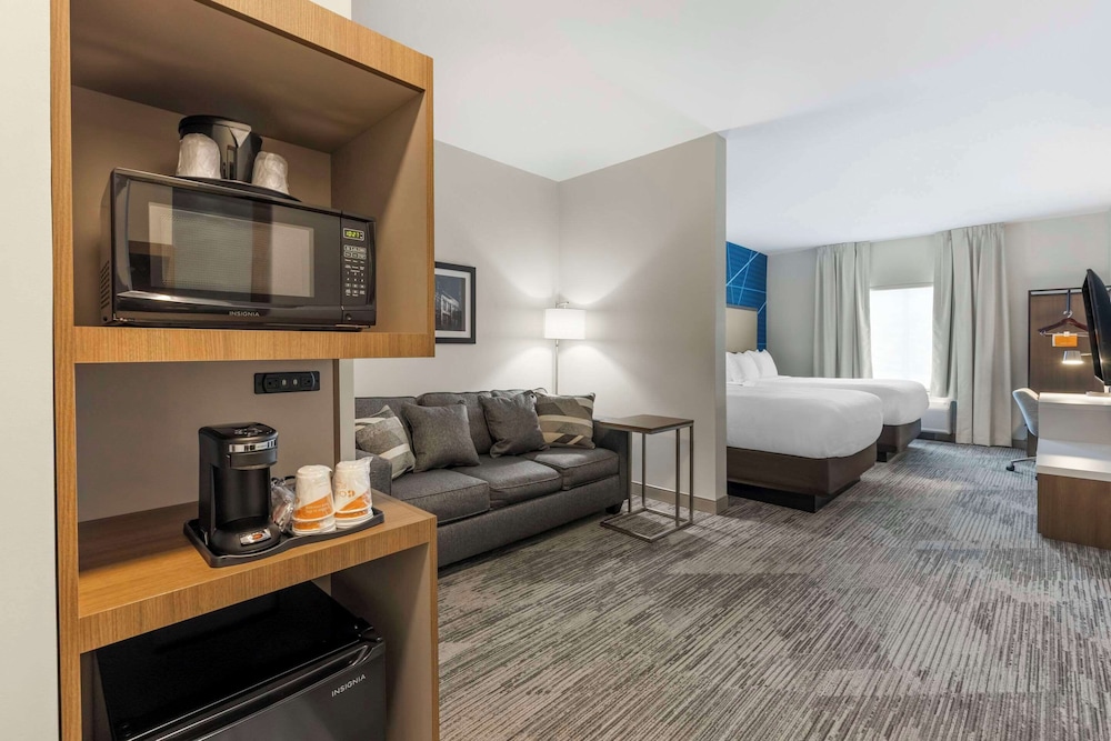 Standard Room, 1 King Bed, Non Smoking - Photo 6