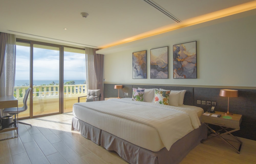 Paradox One-Bedroom Suite Seaview - Photo 3