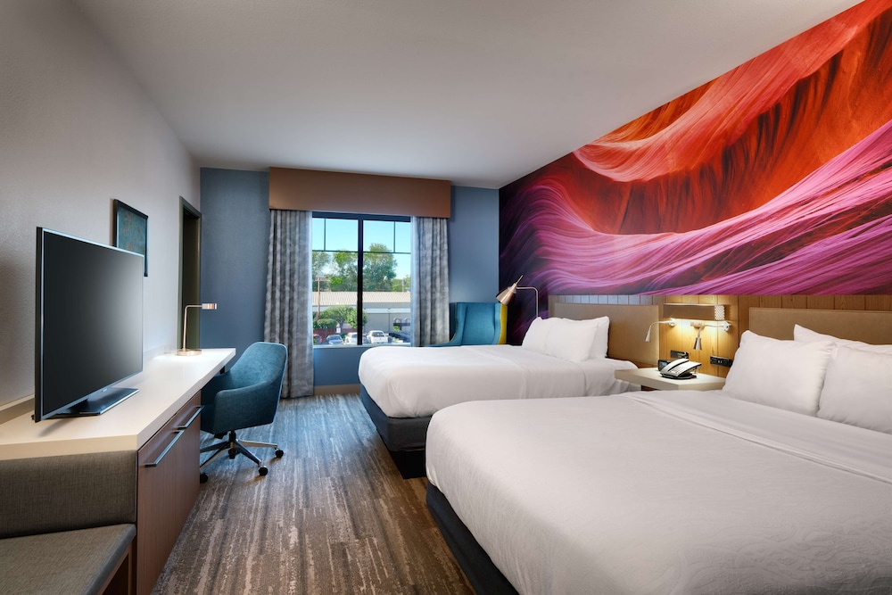 Suite, 1 Bedroom - Photo 1