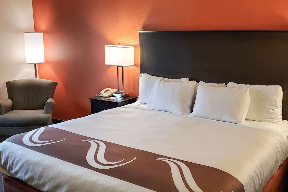 Standard Room, 1 King Bed, Non Smoking photo 2
