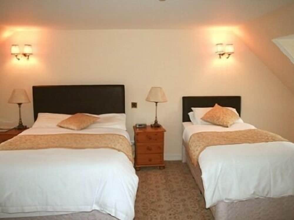 Standard Quadruple Room, Ensuite (Autumn Room)
