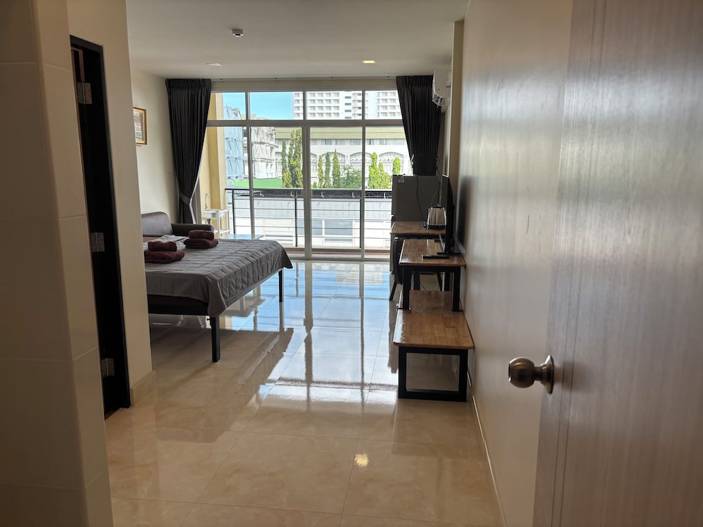 Superior Condo, Beach View