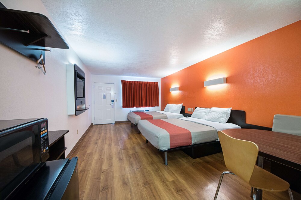 Standard Room, 2 Queen Beds, Smoking, Refrigerator & Microwave - Photo 7