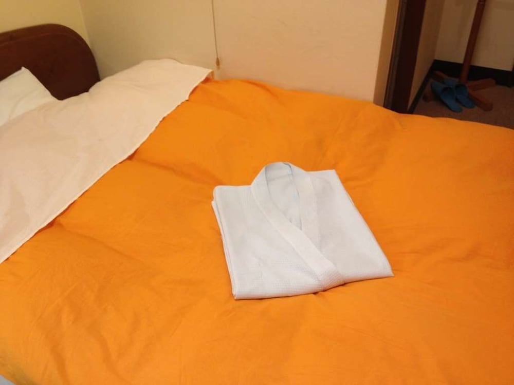 Twin Room, 2 Twin Beds, Non Smoking - Photo 9