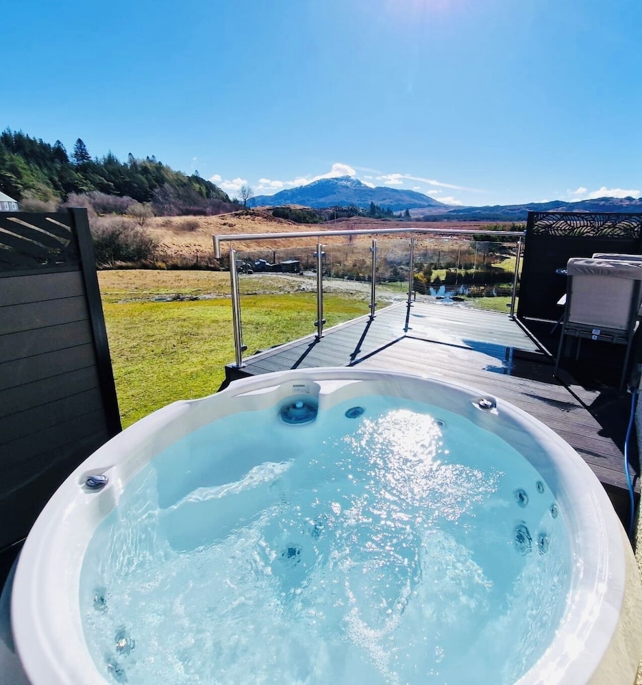 Junior Suite Ground Floor with Hot Tub & Mountain View photo 2