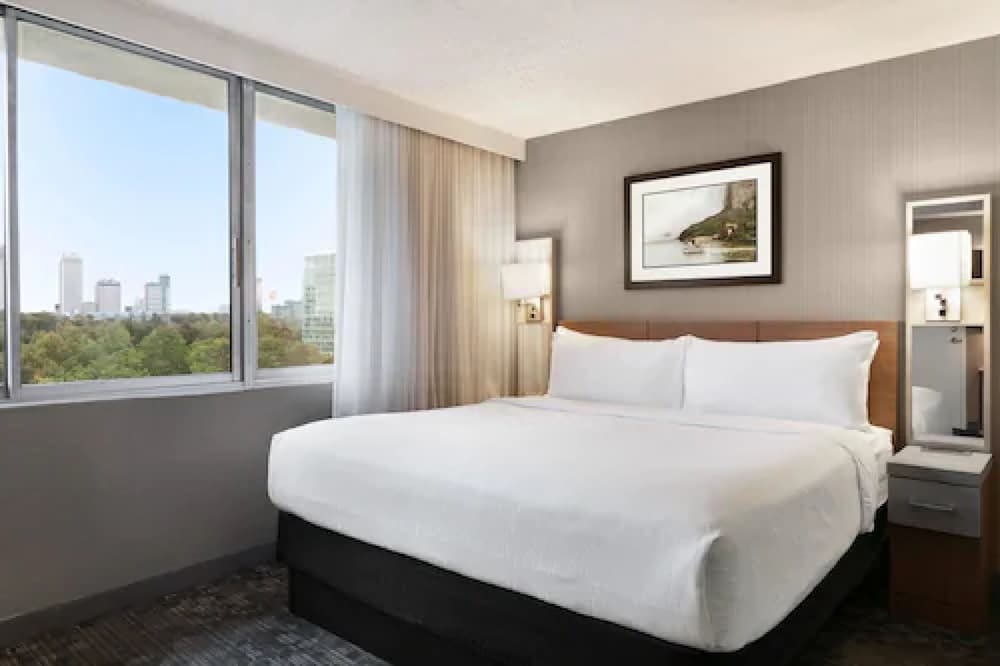 Deluxe Room, 1 King Bed (Skyline View) - Photo 2