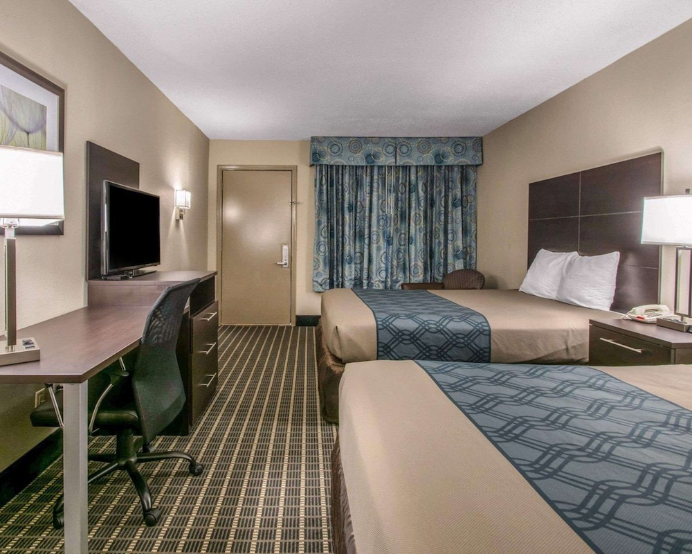 Room, 2 Queen Beds, Smoking photo 2