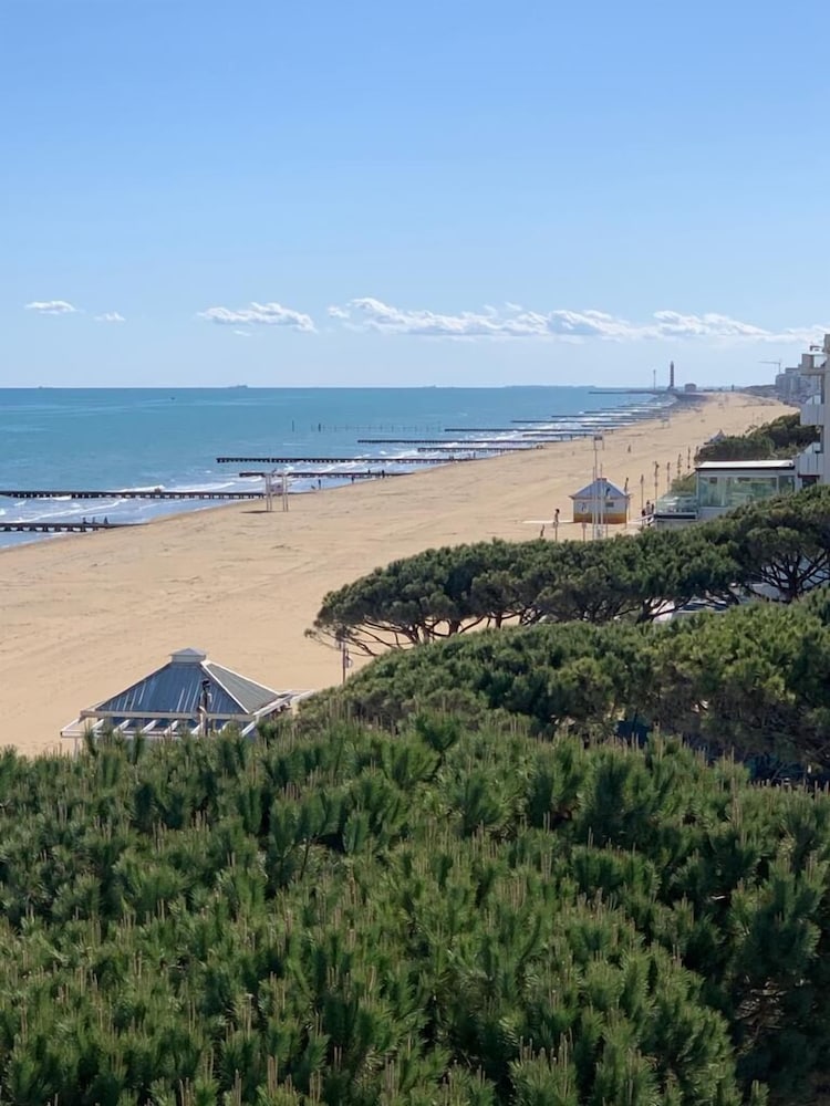 Double or Twin Room, Balcony, Partial Sea View - Photo 9