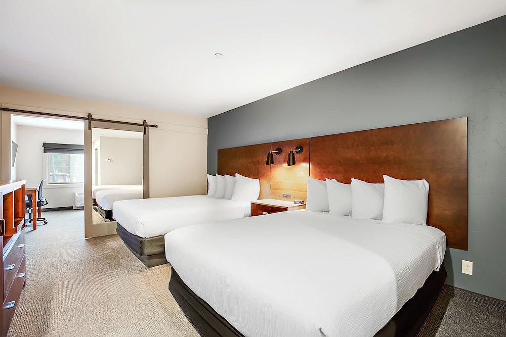 Executive Suite, Multiple Beds