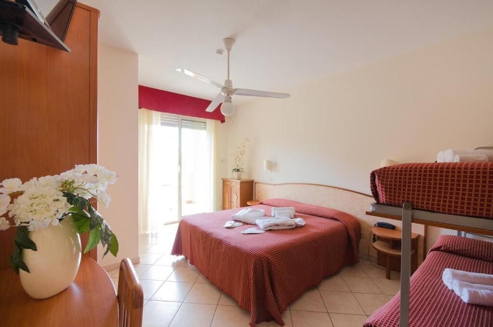 Quadruple Room, Sea View photo 1