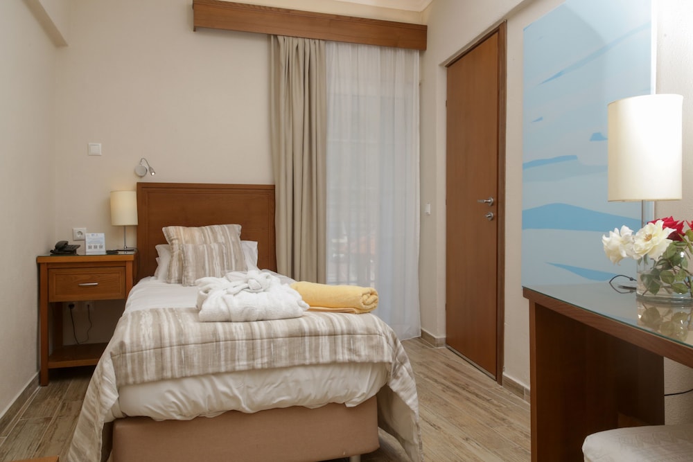 Single Room, 1 Twin Bed, Balcony, Garden View photo 2