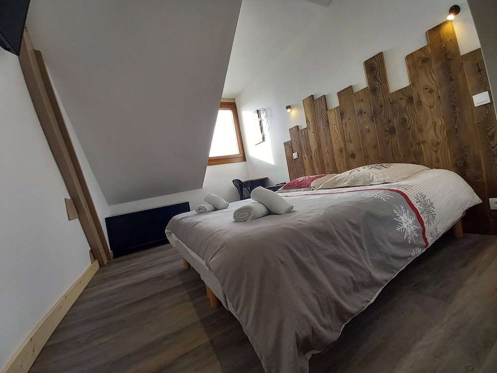 Classic Double Room, Ensuite, Mountain View (Chambre 10 (2 pers)) photo 3