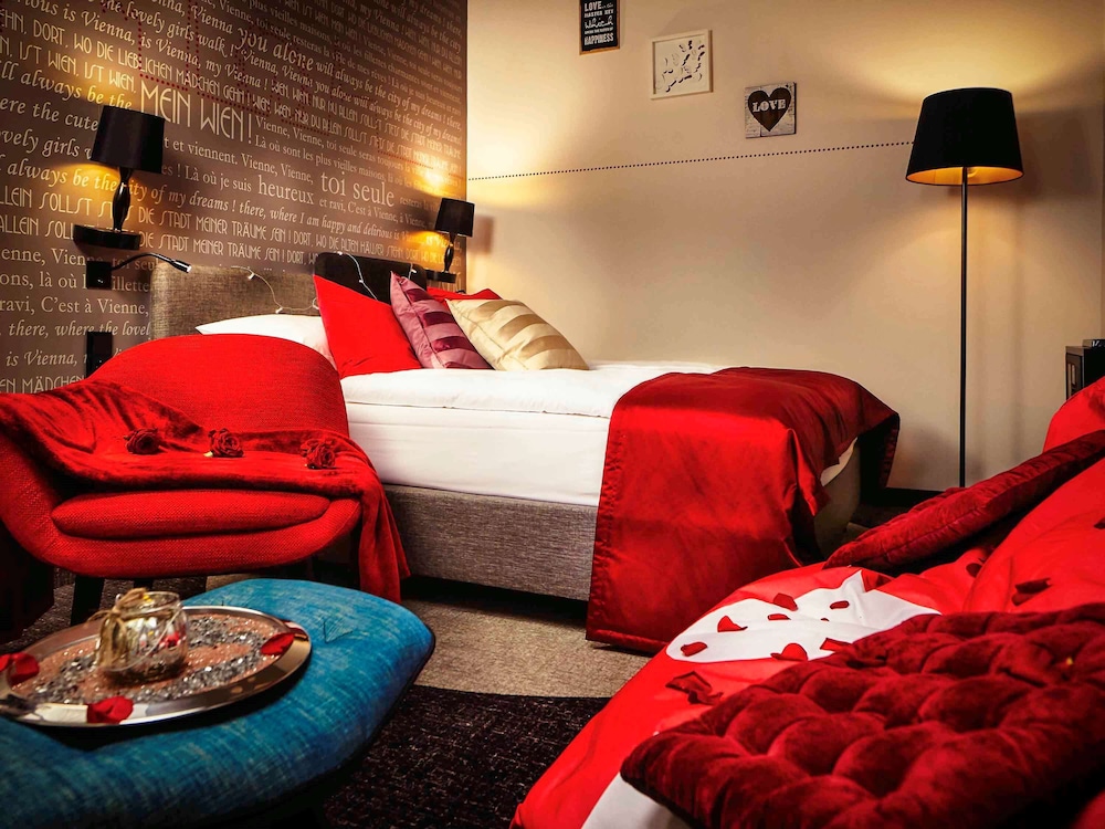 Privilege, Room, 1 Queen Bed thumbnail 6