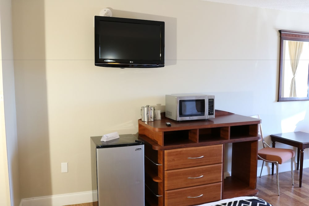 Handicap Room, 1 King Bed, Non Smoking (First Floor) photo 2