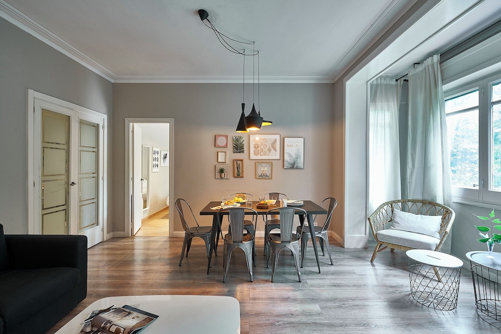 Apartamento Familiar, 4 Habitaciones, Balcón, Vista a la Ciudad