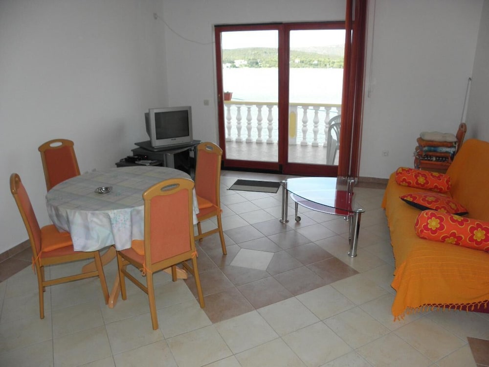 Apartment (Josef - seaview - A2(3+2) CRVENI)