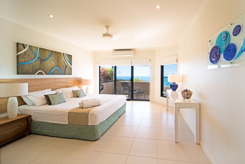 Three Bedroom Ocean View Penthouse photo 2