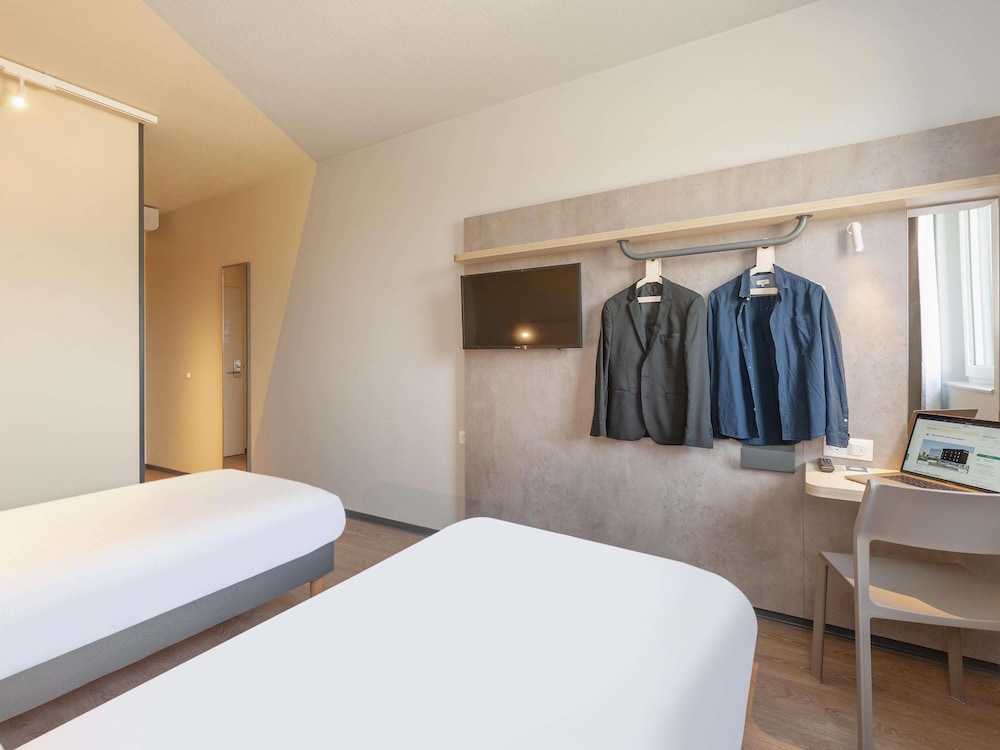 Standard Room, 2 Twin Beds - Photo 1