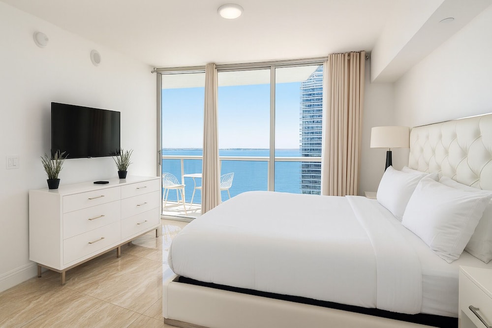 Deluxe Condo, 2 Bedrooms, Balcony, Ocean View photo 3