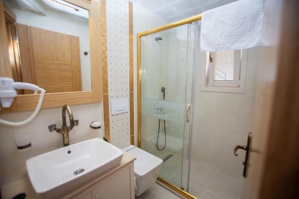 Deluxe Double Room, 1 Double Bed, Jetted Tub, Sea View, photo 6