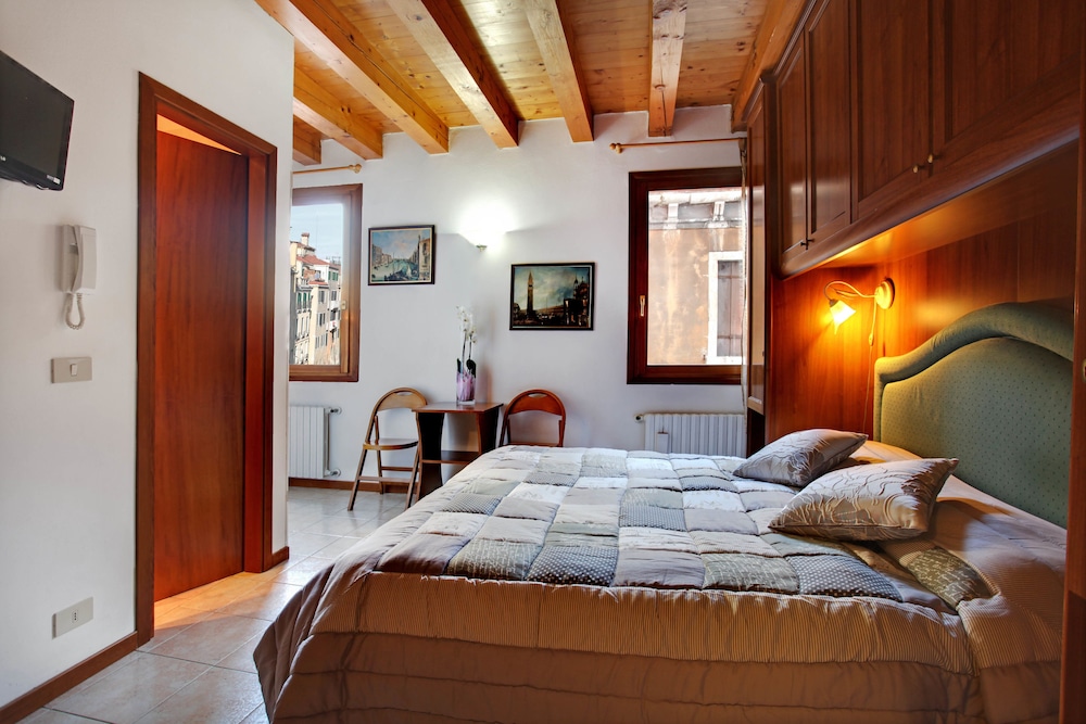 Quadruple Room, Terrace, Canal View photo 2