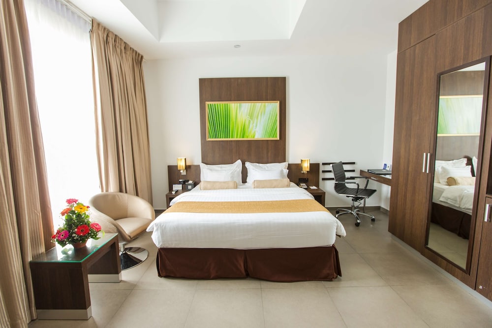 Deluxe Room, 1 King Bed, Non Smoking photo 1