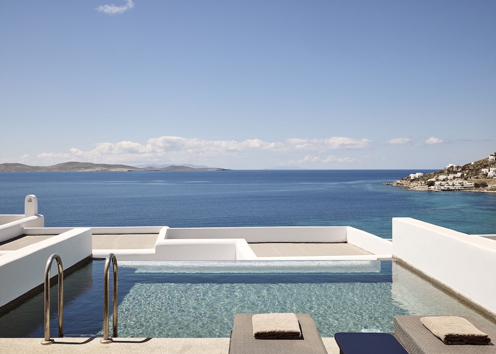 Superior Sea View suite with Infinity Private Pool photo 3